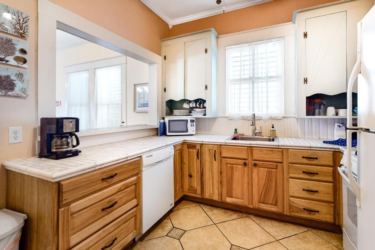 Castaway Cottage Galveston Exterior photo