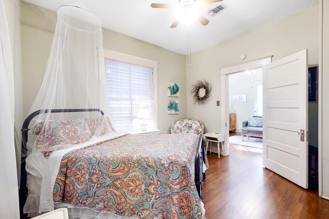 Castaway Cottage Galveston Exterior photo